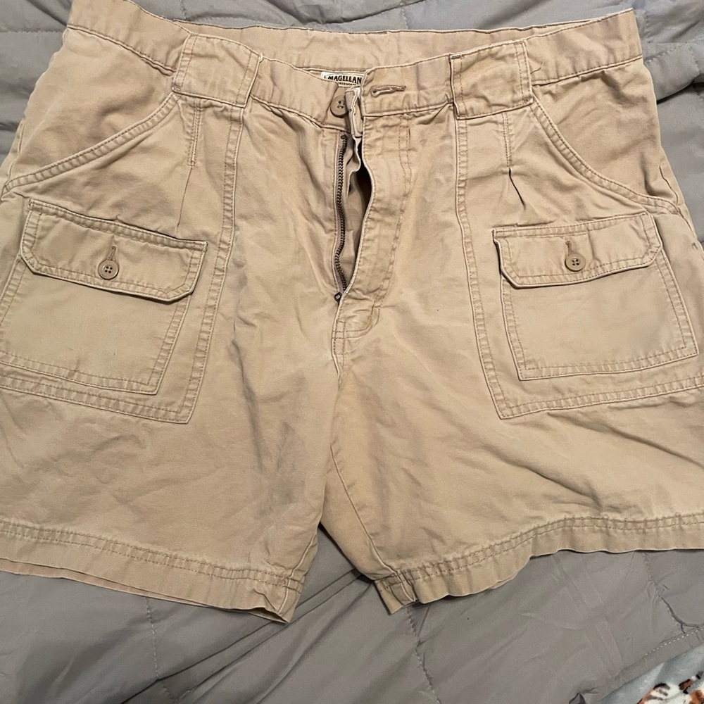 Men’s khaki Magellan shorts